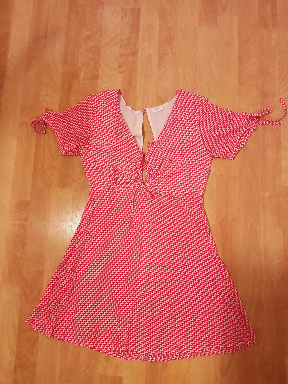 “Keliki Hawaii / Red & White Geometric/ Mini Dress” Size S
